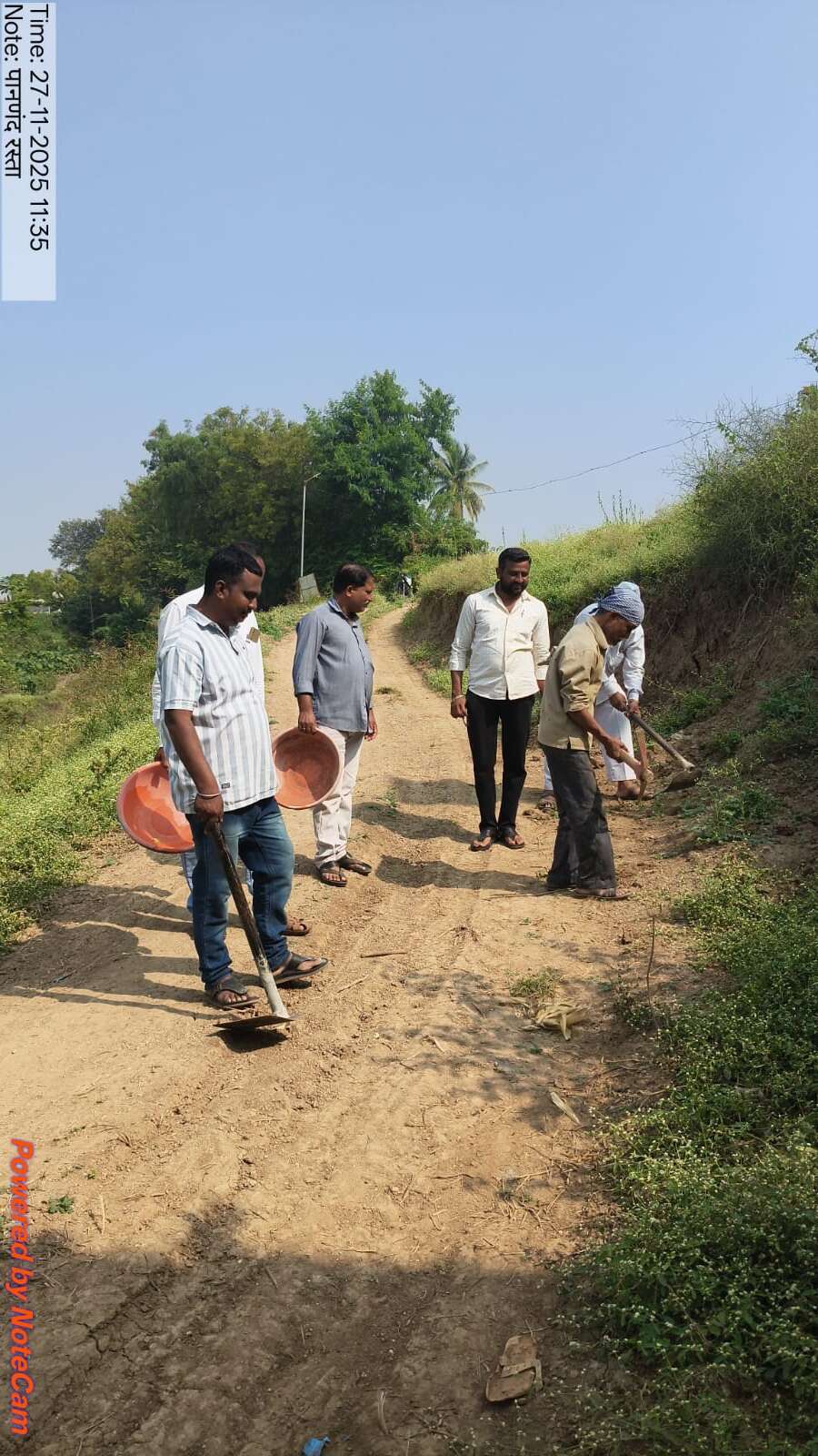 रस्ता दुरुस्ती श्रमदान